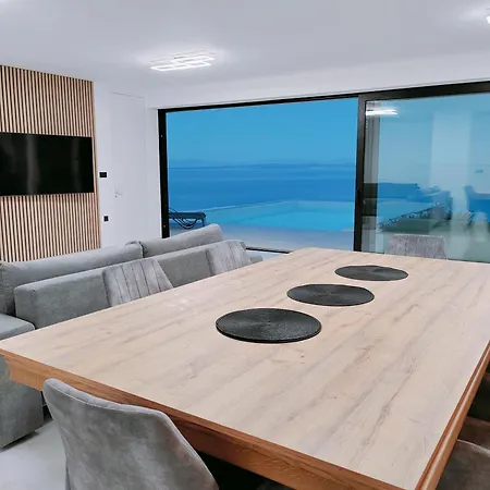 Villa Sea Level With Beautiful View, Medveja Lovran