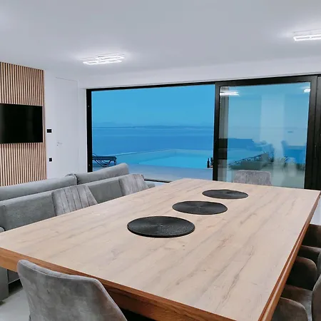 Sea Level With Beautiful View, Medveja Laurana