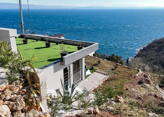 Sea Level With Beautiful View, Medveja Vila Lovran